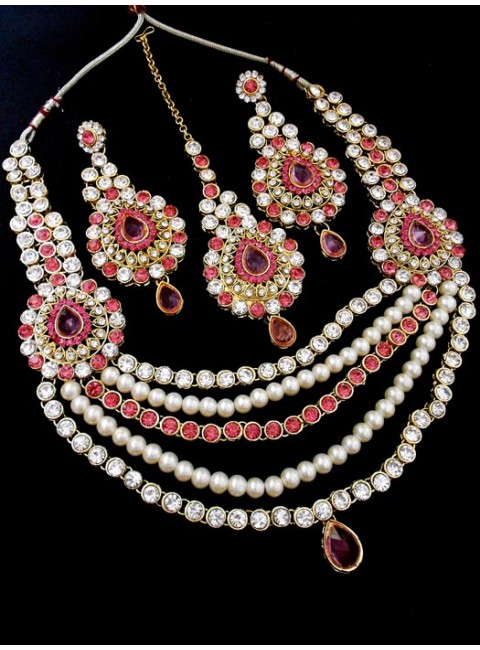 Stonestudded Jewelry Set